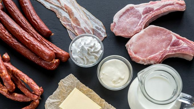 Trong chế độ keto, người ăn kiêng cắt giảm carbohydrate, chủ yếu lấy năng lượng từ chất béo. Ảnh: AdobeStock